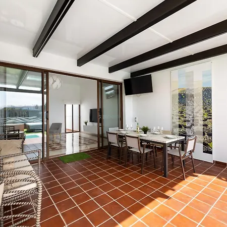 Villa Sea Breeze Jarea By Escape