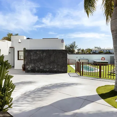 Villa Sea Breeze Jarea By Escape